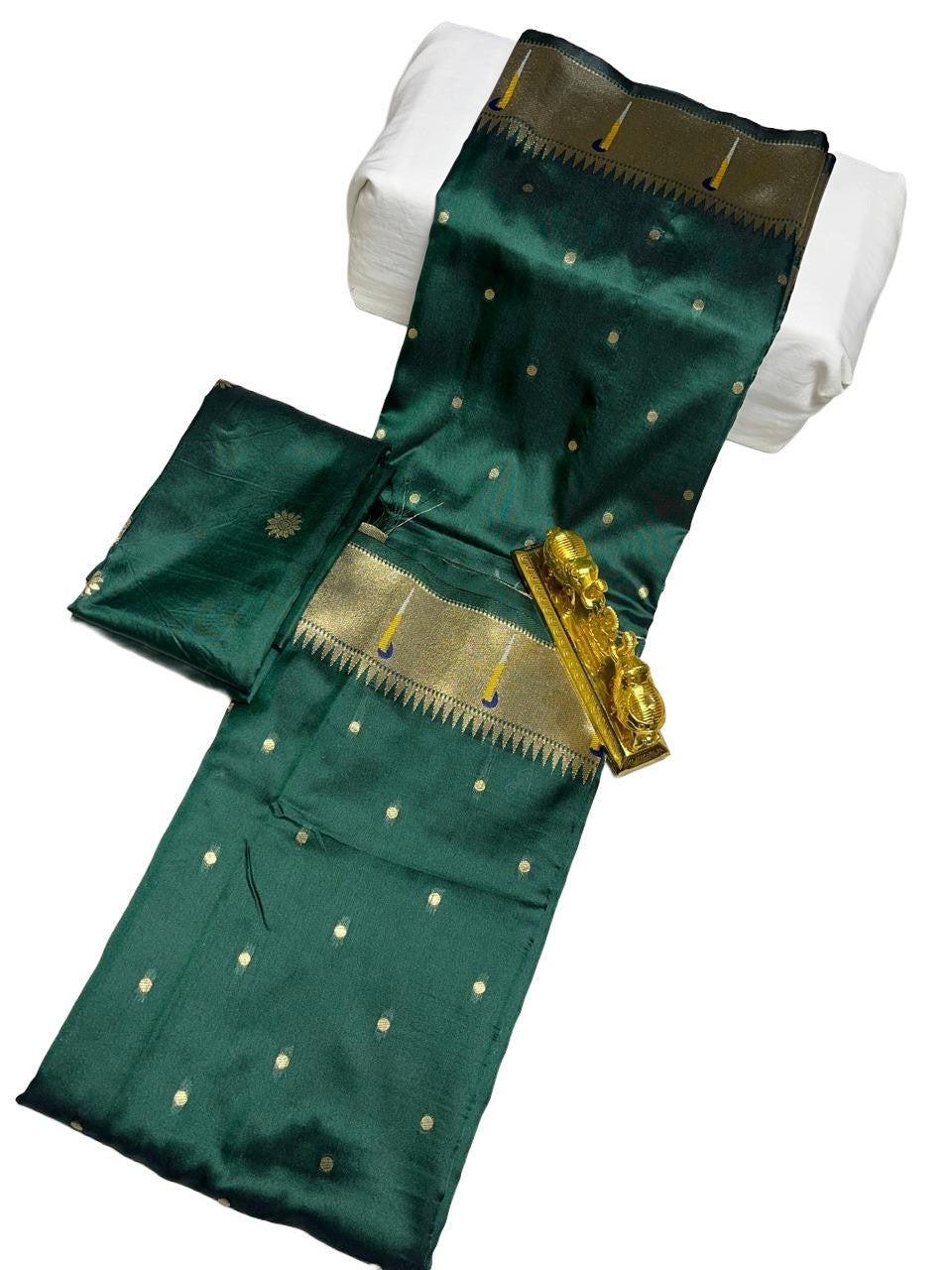 Emerald Green Art Silk Saree with Running Blouse and Heavy Zari Pallu